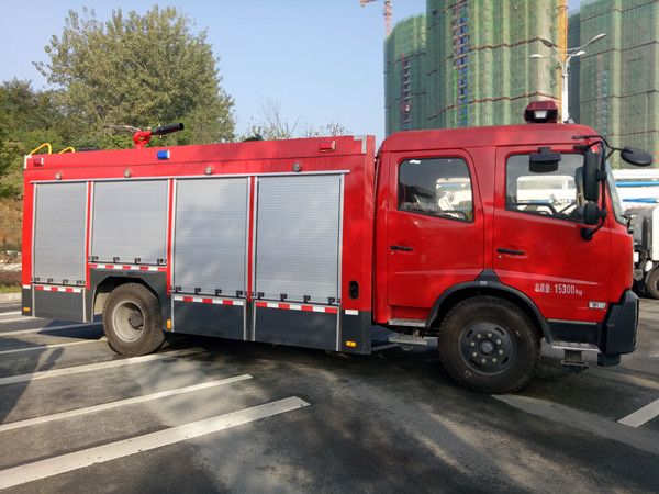 东风天锦6吨水罐消防车
