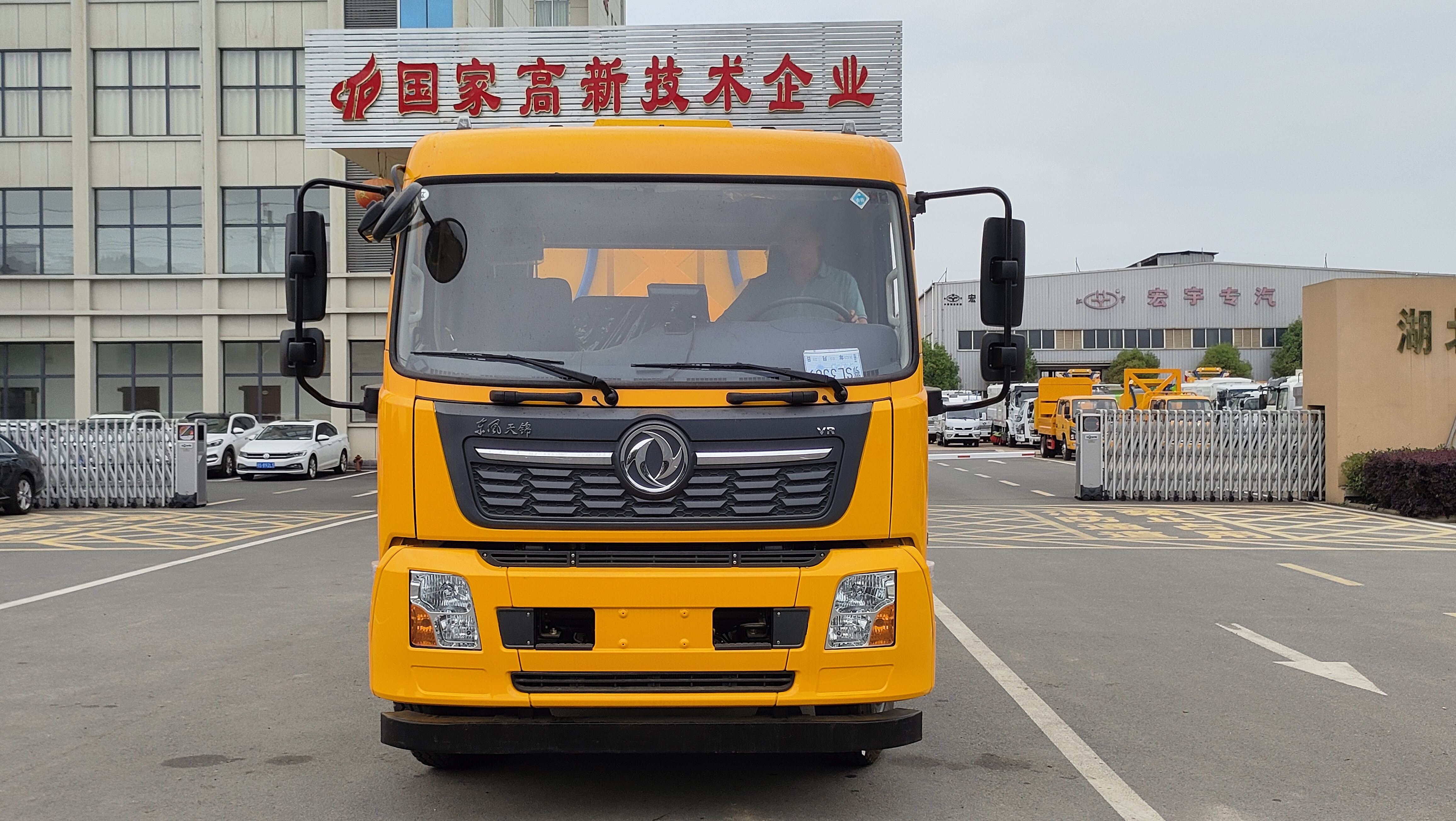 东风天锦防撞缓冲车