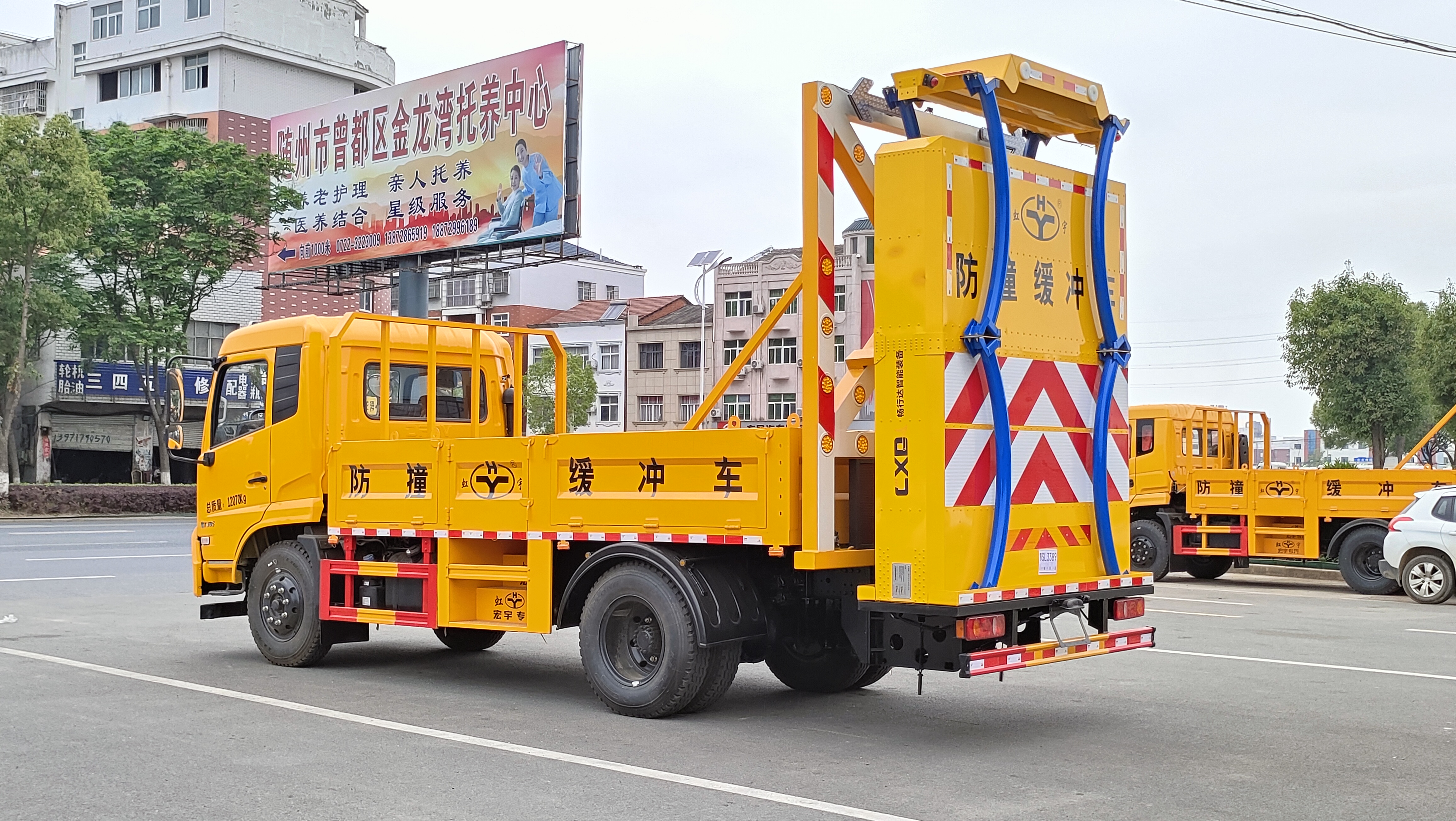 东风天锦防撞缓冲车
